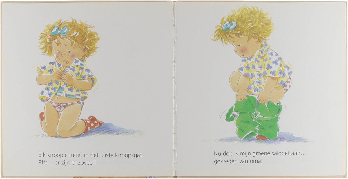 Julie kleedt zich alleen aan