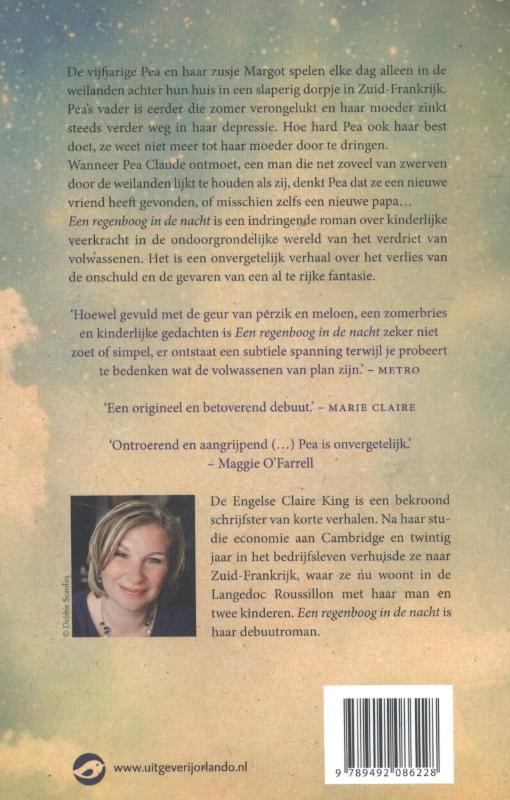 Een regenboog in de nacht achterkant