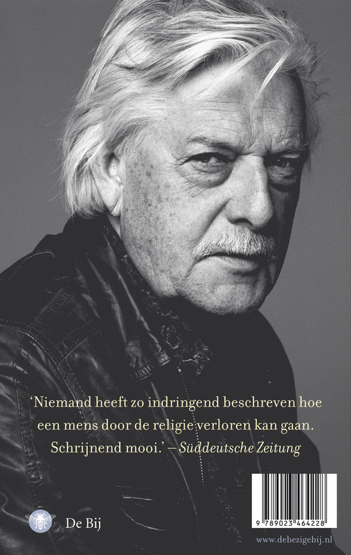 Knielen op een bed violen achterkant