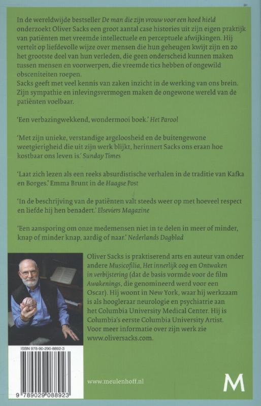 Man die zijn vrouw voor een hoed hield achterkant