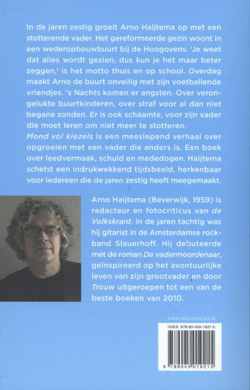 Mond vol kiezels achterkant