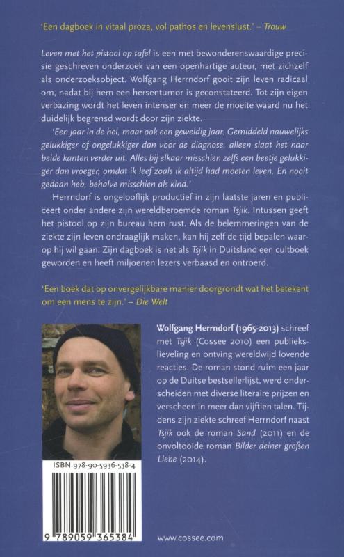 Leven met het pistool op tafel achterkant