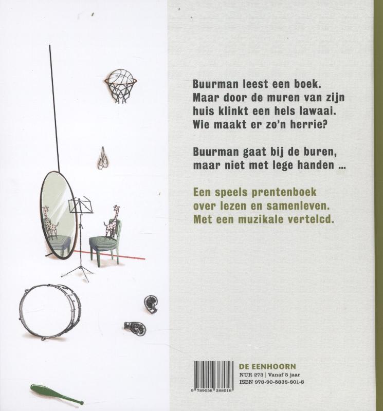 Buurman leest een boek achterkant