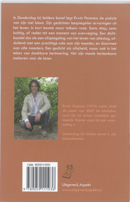 Donderslag bij heldere kemel achterkant