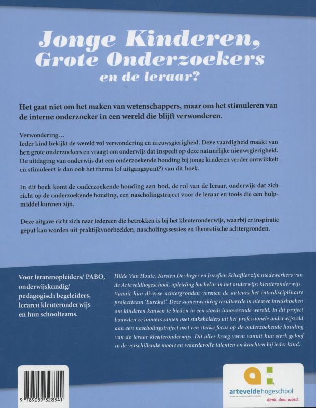 Jonge kinderen, grote onderzoekers en de leraar achterkant