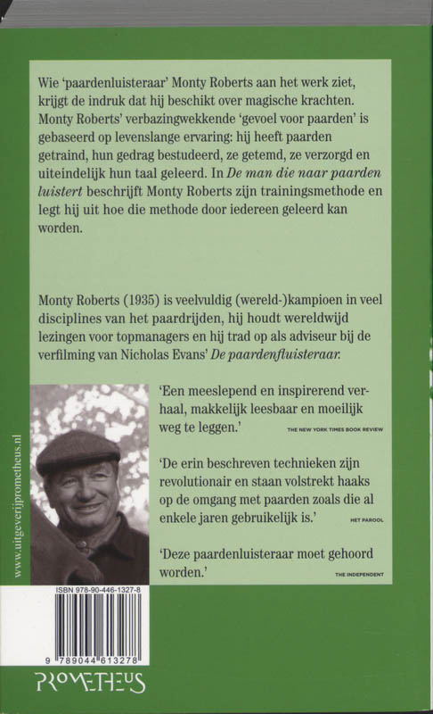 Man die naar paarden luistert achterkant