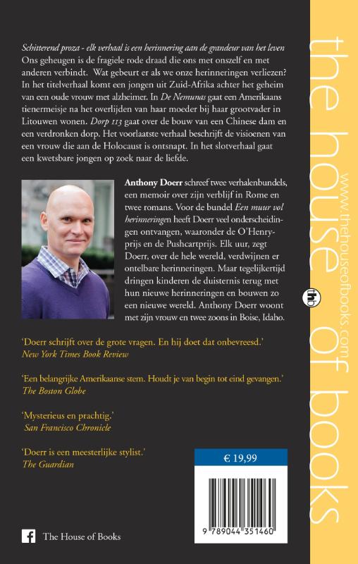 Een muur vol herinneringen achterkant