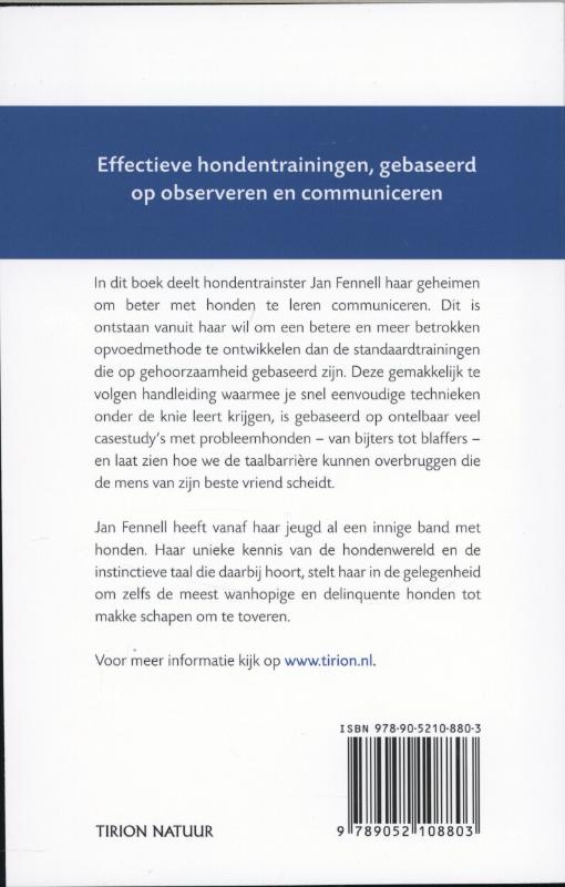 De vrouw die naar honden luistert achterkant