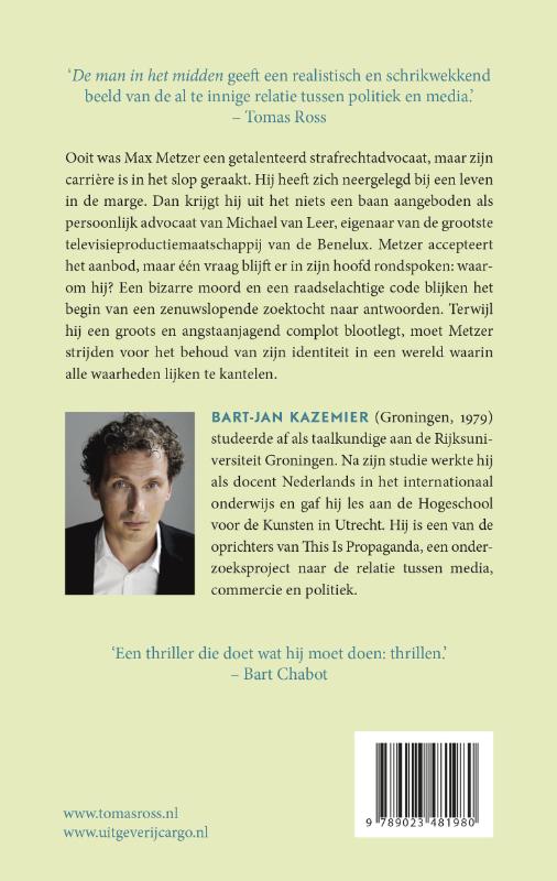 De man in het midden achterkant