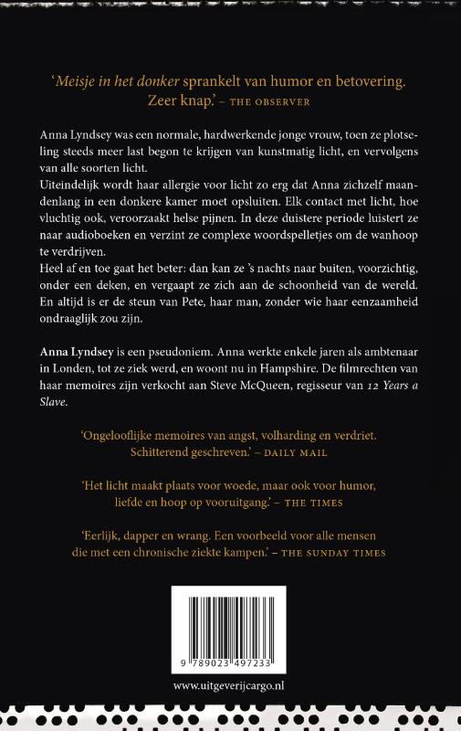 Meisje in het donker achterkant