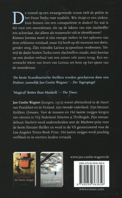 Licht in een donker huis achterkant