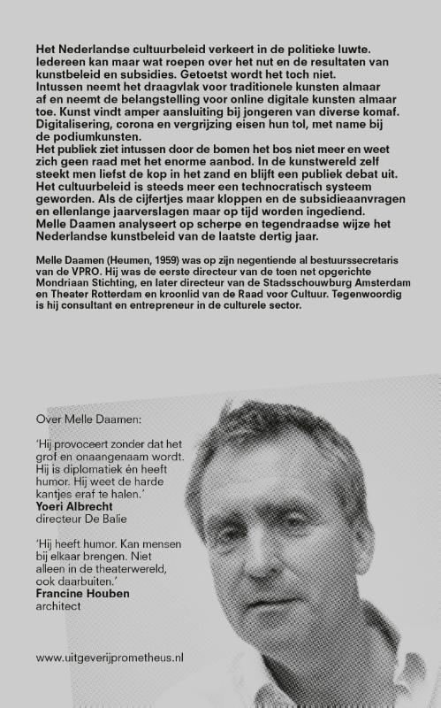 Grazen boven het kunstgras achterkant