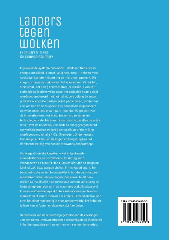 Ladders tegen wolken achterkant