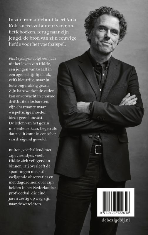 Flinke jongen achterkant