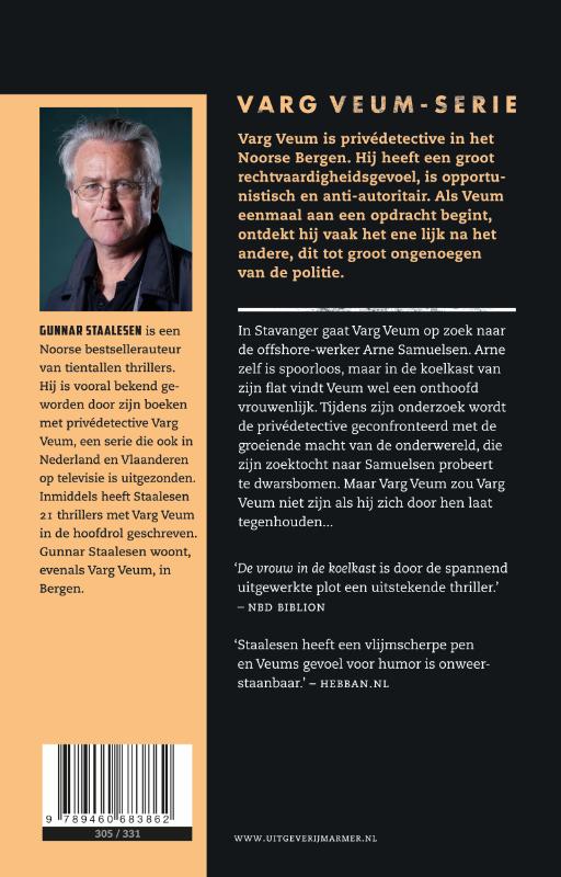 De vrouw in de koelkast achterkant