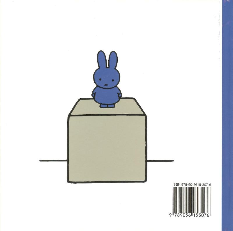 Nijntje yn it museum achterkant