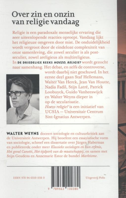 Gedoofde kaarsen en uitslaande vlammen achterkant