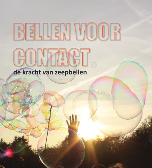 Alles over grote zeepbellen, recepten, handleiding, verhalen  in het boek. In het boek Bellen voor Contact vind je alles over bellenblaas en bellenblazen, een geweldige zomerse activiteit voor jong en oud te organiseren.