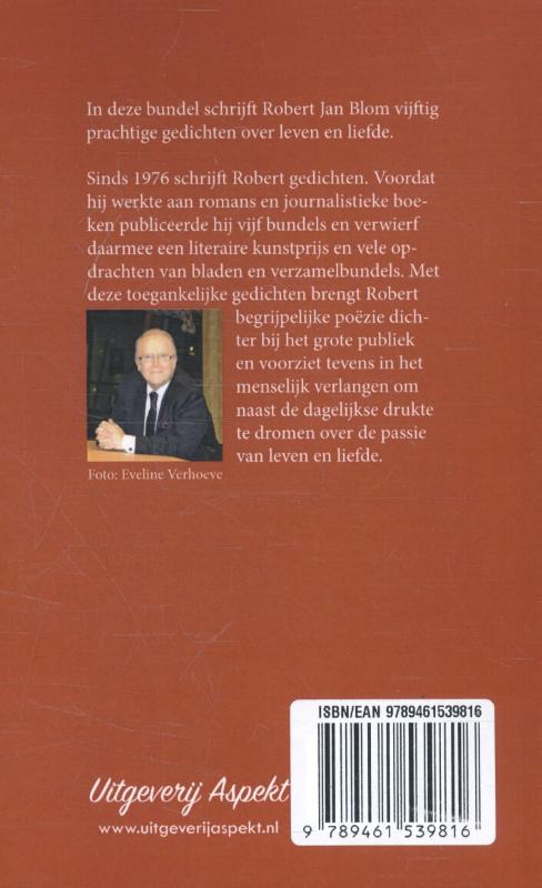 Een vrouw met alle namen achterkant