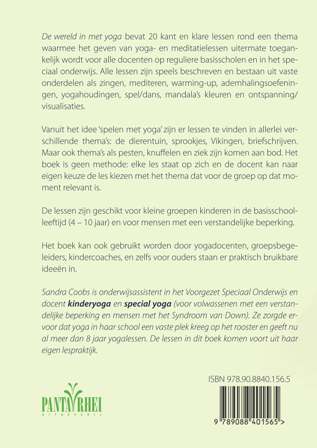 De wereld in met yoga achterkant