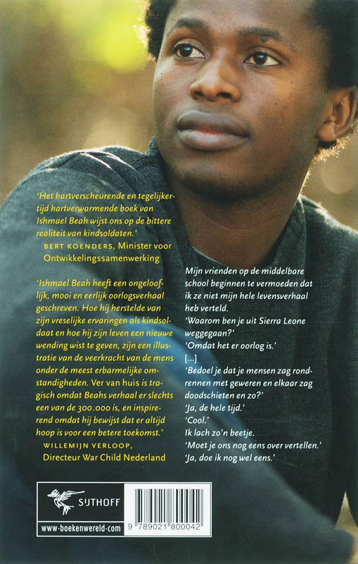 Ver Van Huis. Herinneringen Van Een Kindsoldaat achterkant