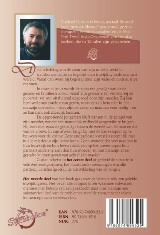 Dansend in de spiegel van zijn moeder achterkant