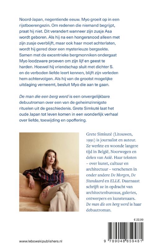 De man die een berg werd achterkant