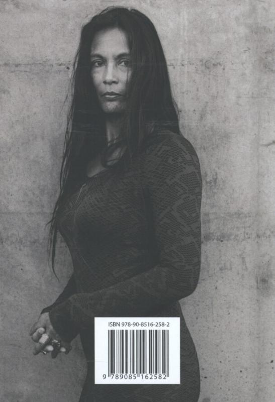 Meisjes vechten niet / Literaire Juweeltjes achterkant