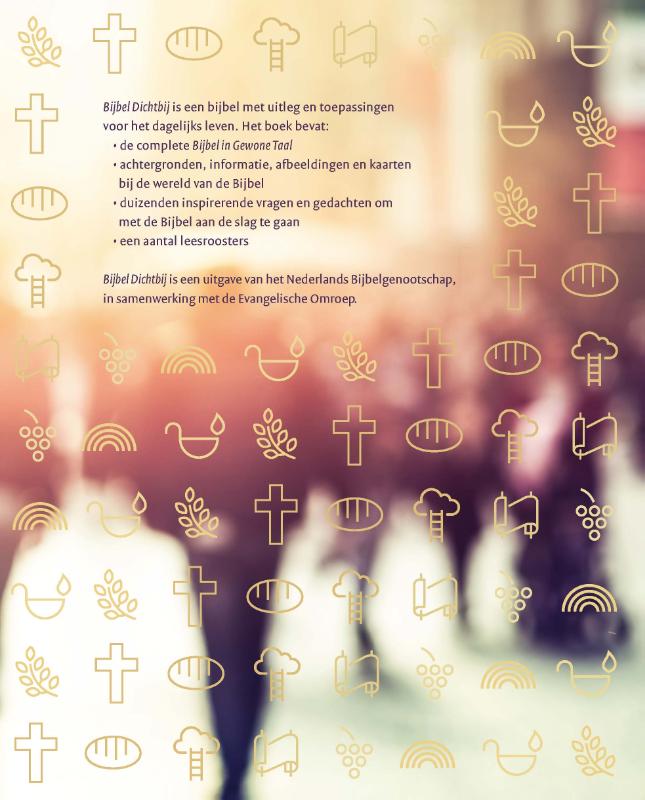 Bijbel dichtbij achterkant