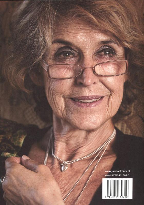 Yvonne Keuls gedragen op de wind achterkant