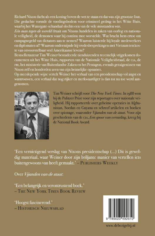 Een man tegen de wereld achterkant