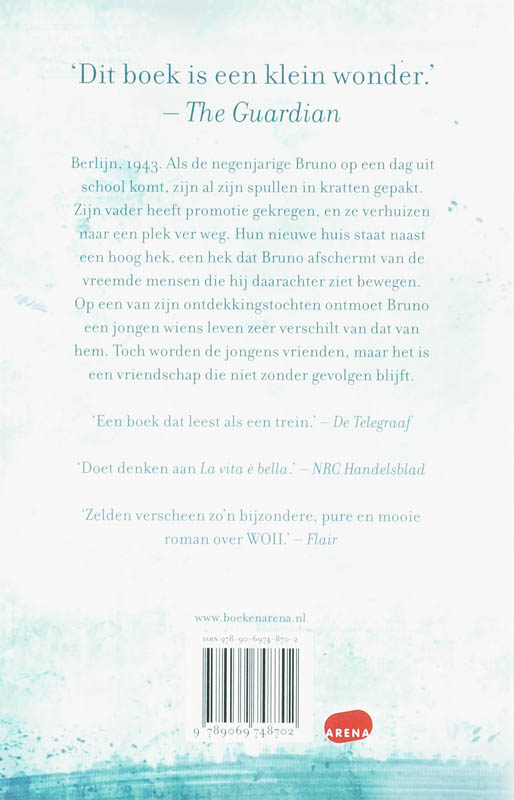 Jongen In De Gestreepte Pyjama achterkant