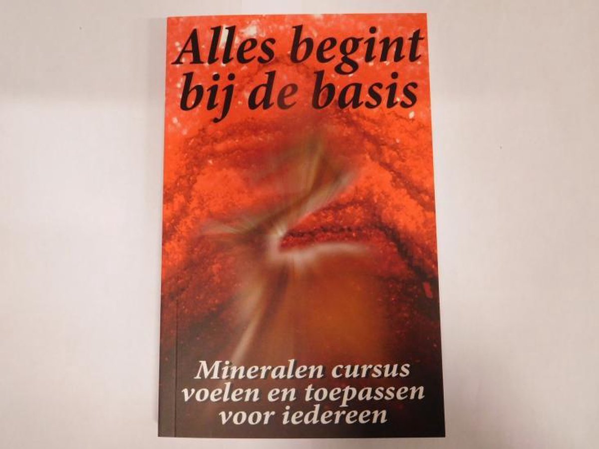 Boek: Alles begint bij de basis, Mineralen cursus voelen en toepassen voor iedereen