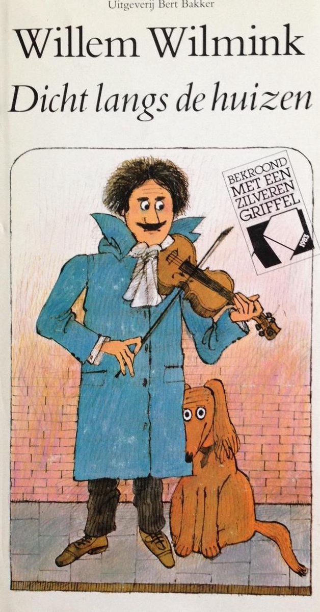 Dicht langs de huizen