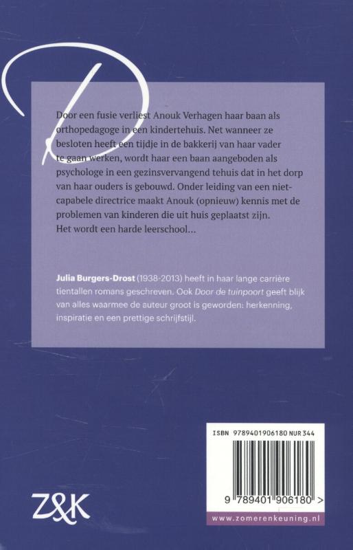 Door de tuinpoort achterkant