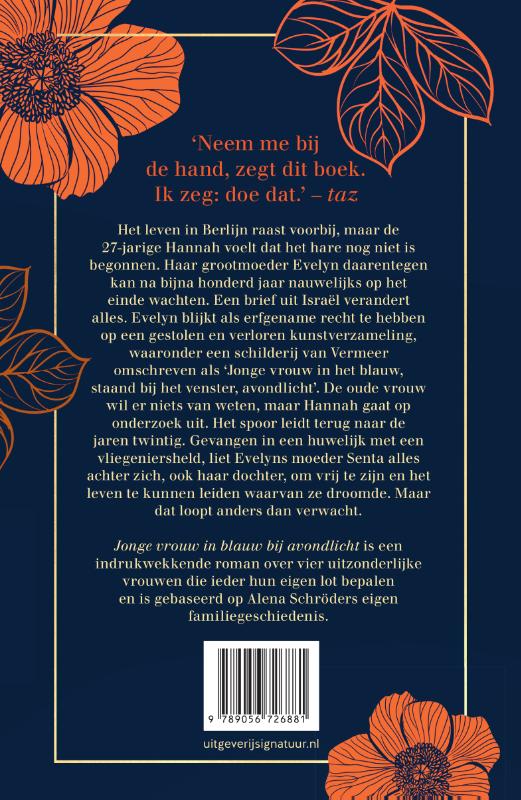 Jonge vrouw in blauw bij avondlicht achterkant