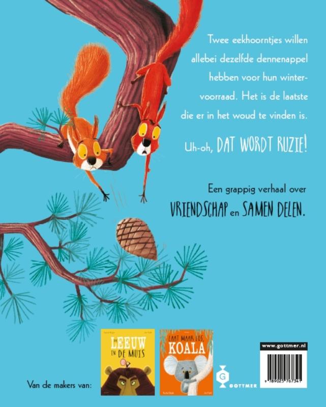 Twee vechtende eekhoorntjes achterkant