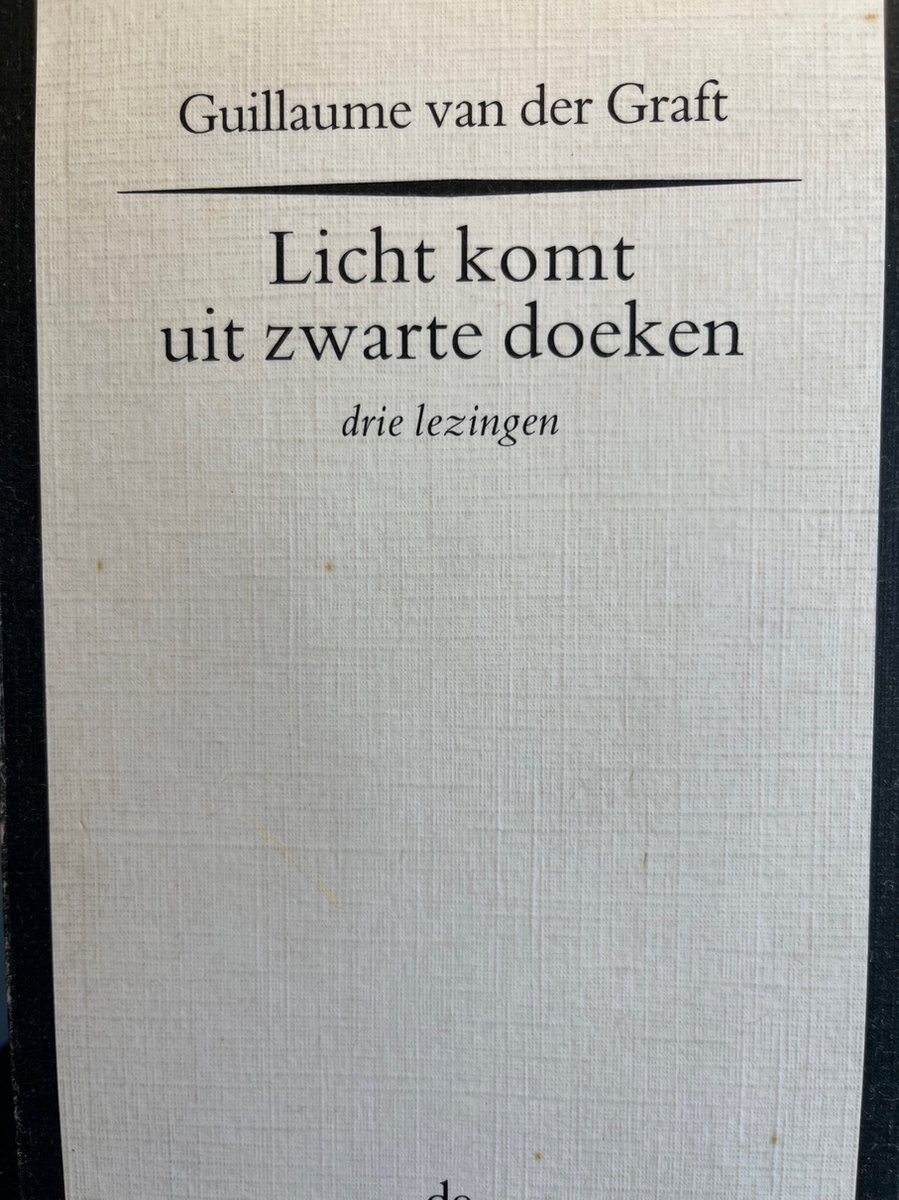 Licht komt uit zwarte doeken