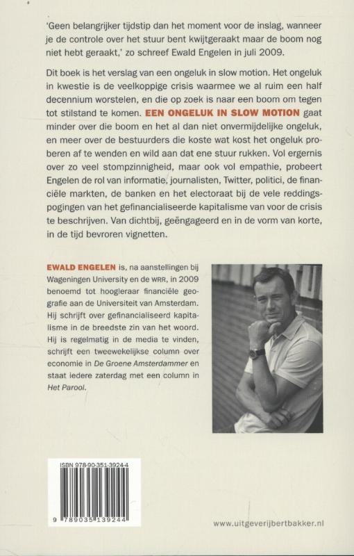 Een ongeluk in slow motion achterkant